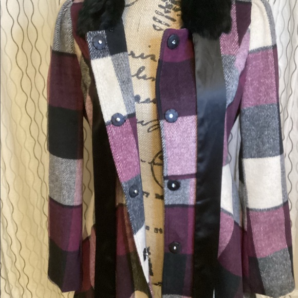 Plaid Coat w/Detachable Angora Collar - Picture 5 of 8